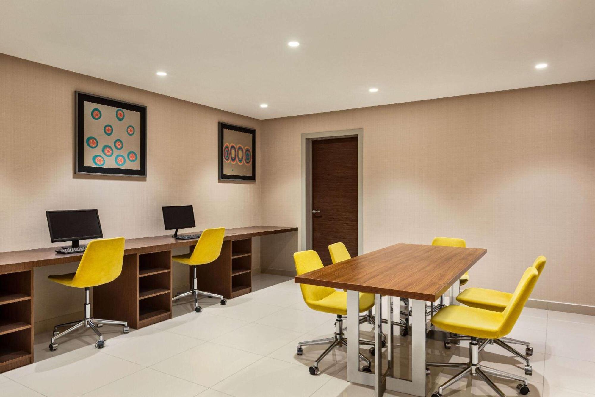 Ramada By Wyndham Makkah Zad Al Tayseer Мекка Экстерьер фото